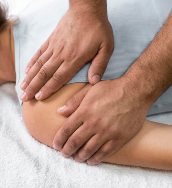 Masaje deportivo en Valencia-camiseta gris