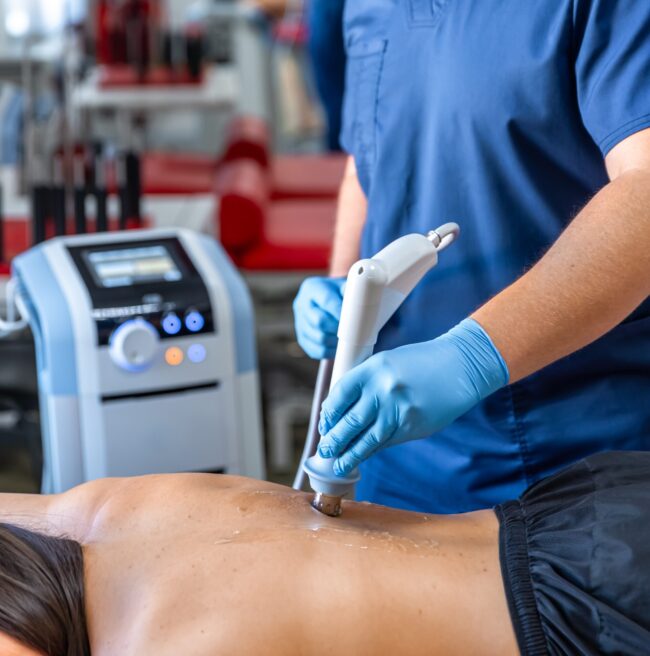 Fisioterapia con indiba en Valencia aplicada por fisioterapeuta en consulta