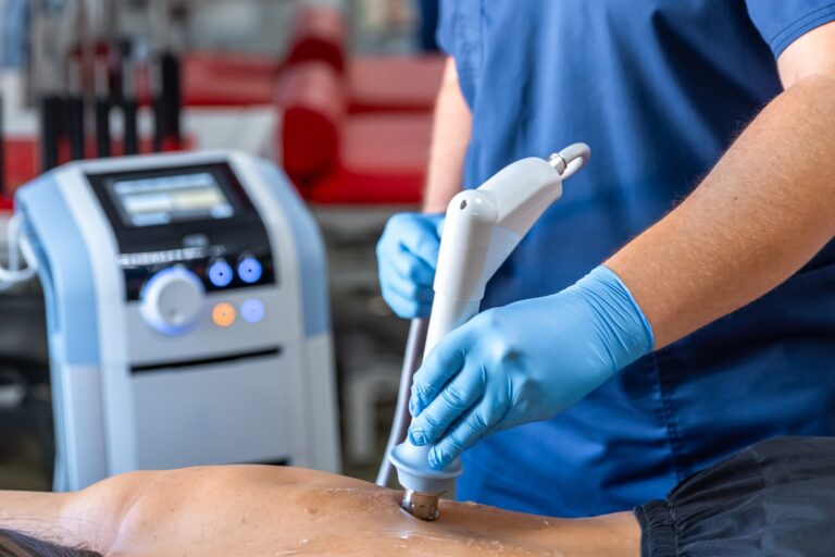 Fisioterapia con indiba en Valencia aplicada por fisioterapeuta en consulta Fisioterapia con indiba en Valencia aplicada por fisioterapeuta en consulta