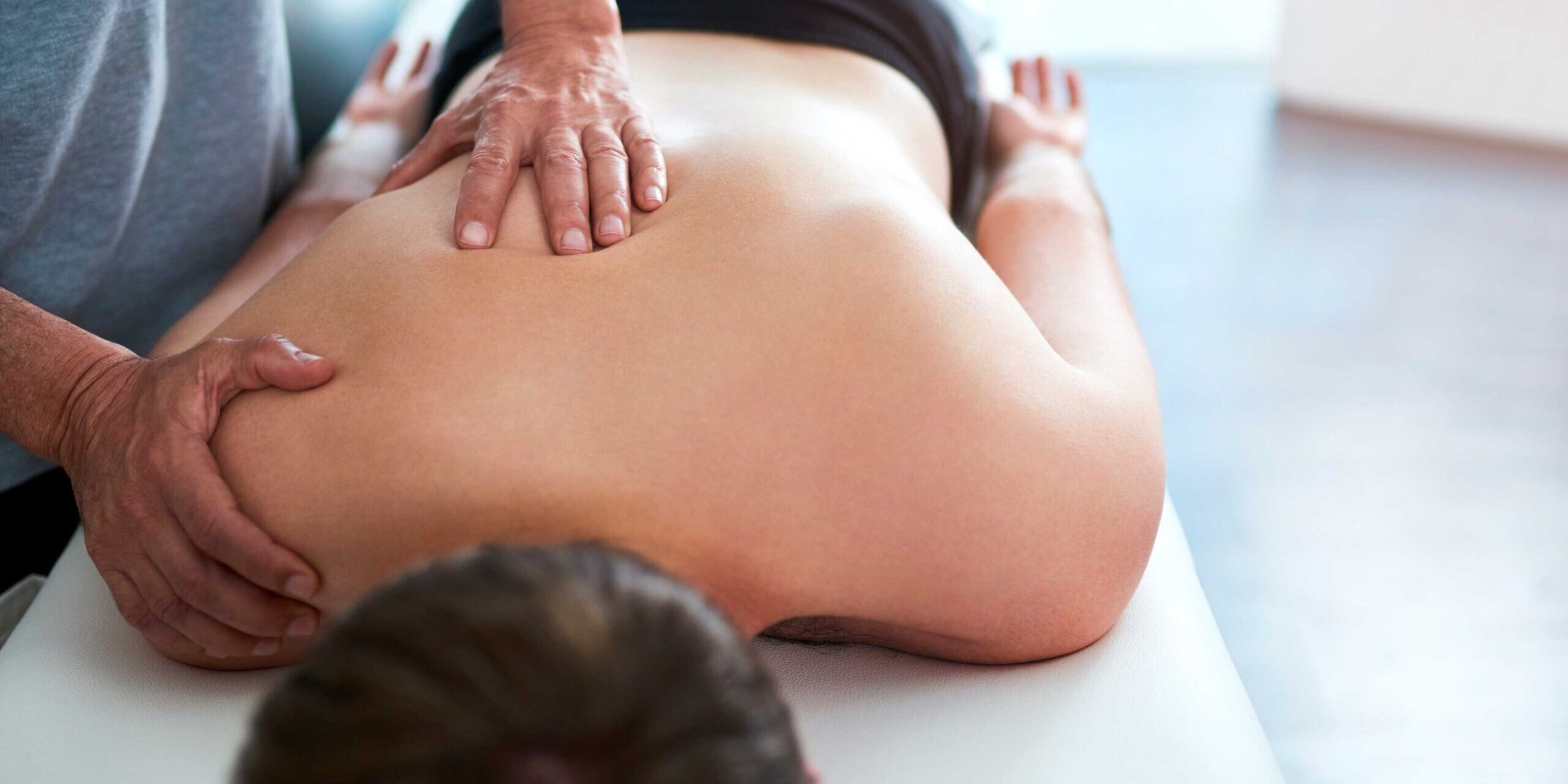 Masaje para dolor de espalda en Valencia - masaje mujer